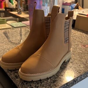 NWT! Toms Women’s Booties